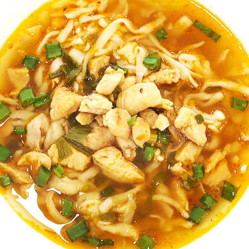 Chicken noodles soup النودلز المنزلية ألذ وأصحّ من النودلز الجاهزة طعمها رائع لازم تجربوها